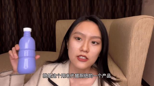 24岁美女爱上无痕生活，不用卫生巾，不点外卖，养300只蚯蚓堆肥