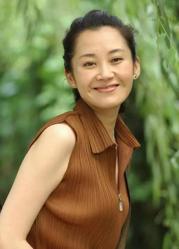 娱乐圈内公认的十位素颜美女，李沁仅排最后，第一名真的惊为天人