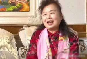 美女始抬屁股(55岁漂亮大妈相亲65岁大爷，大妈提要求被拒，抬屁股就走)