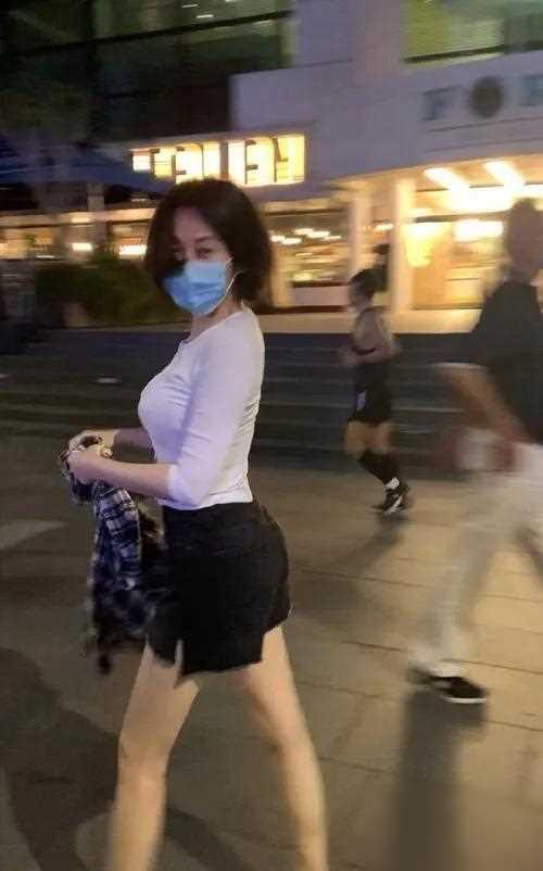 就在今天娱乐圈靠“屁股”出名的四大女星：蜜桃臀李菲儿，蝴蝶臀