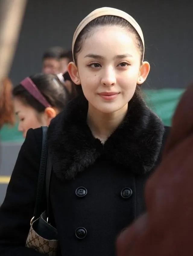 娱乐圈内公认的十位素颜美女，李沁仅排最后，第一名真的惊为天人