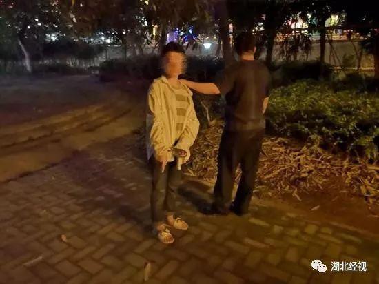 初中女生被狂扇耳光、脱裤子拍照！警方介入，涉案7人全部落网！