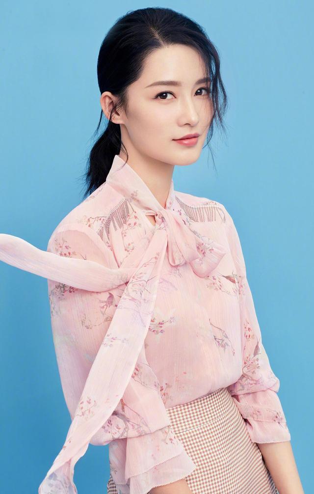 娱乐圈内公认的十位素颜美女，李沁仅排最后，第一名真的惊为天人