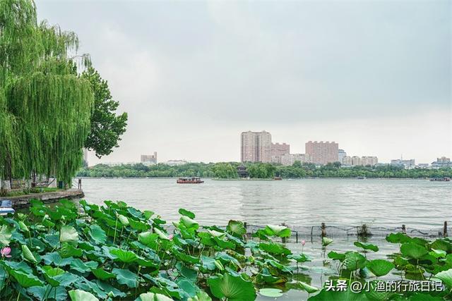 中国罕见天然泉水湖，因一个美女家喻户晓，今是5A景区还免费开放