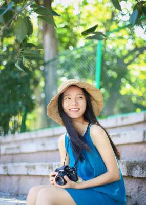 小曼是美女(校花女神，本期来自中国海洋大学，法语专业情窦初开的美少女)