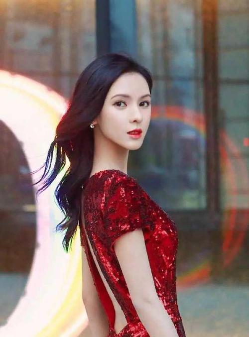 当淡颜女神遇上浓颜美人，谁更美？7组女星对比强烈