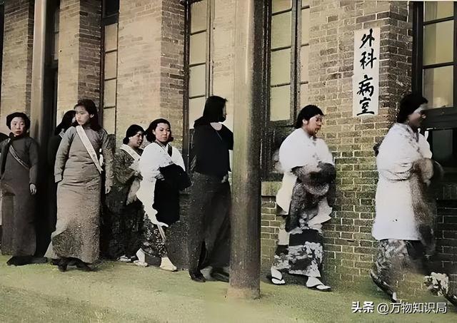 日本网友在家发现侵华照片：妇科外站满慰安妇，女孩表情让人心疼