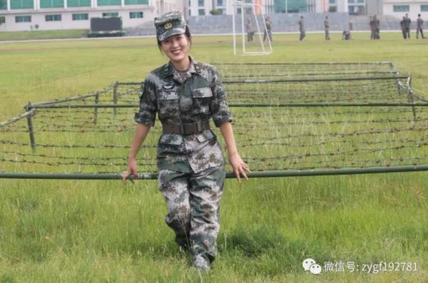 美女火车上救人成“网红” 原来是咱河南淮阳籍退伍女兵