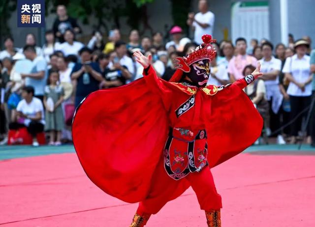 19岁唐氏女孩表演川剧变脸，惊艳全网！