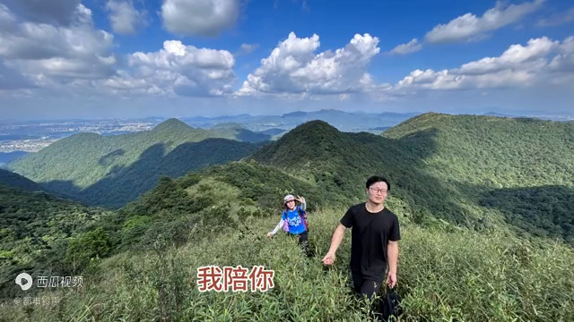 美女邀约非常规路线上山，半路摘到香蕉，午餐负重艰难登顶...