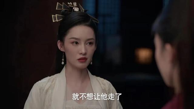 李小冉晒庆余年四美聚会照，肚皮都喝红了，笑称四姐妹又美又会演