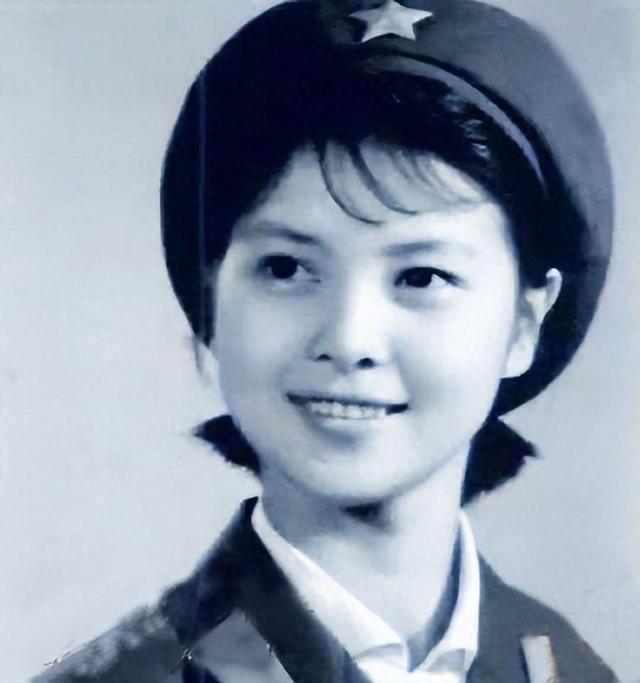 80年代氧气美女张伟欣 为李小璐操碎了心 现在67岁希望女儿能复婚？