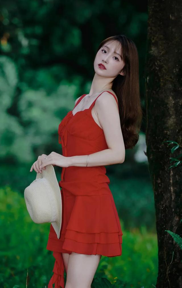 青春靓丽26岁美女在公园拍的写真照