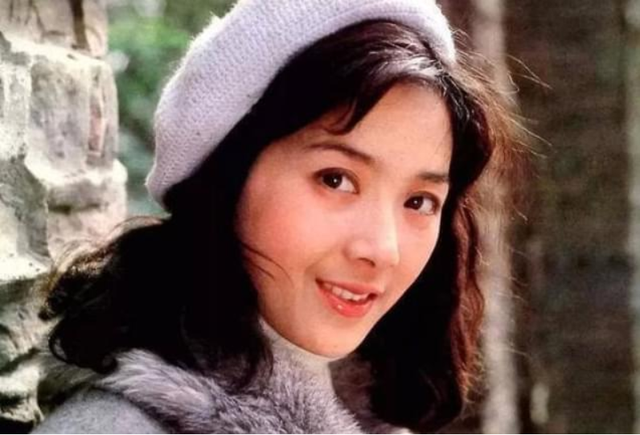 80年代“第一美女”龚雪，因流氓案远走美国，如今过得如何了？