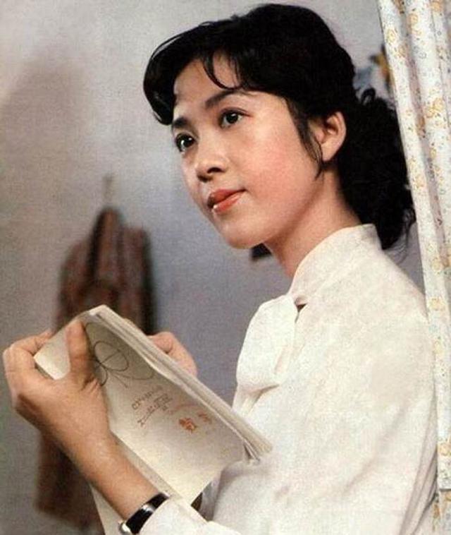 80年代“第一美女”龚雪，因流氓案远走美国，如今过得如何了？