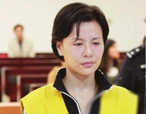 她是常熟的“头号美女”，靠人缘好骗取数亿，被揭穿后想整容躲债