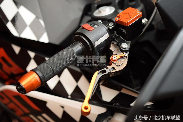 美女骑士“大橙子”和她的KTM RC390