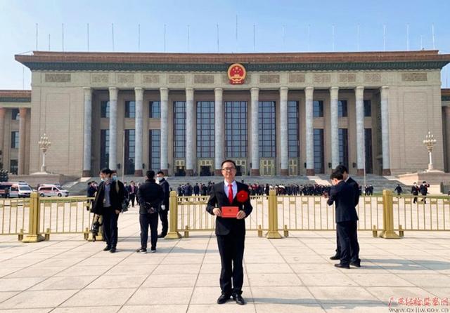 记全国脱贫攻坚先进个人、广西玉林陆川县平乐镇石村村驻村第一书记黄郅钧——90后“娃娃书记”的坚守