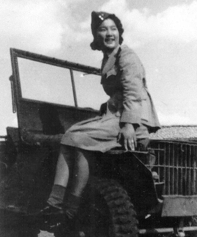 1942年，我国远征女兵遭日军欺辱，一女军医说：快把内衣脱下来！