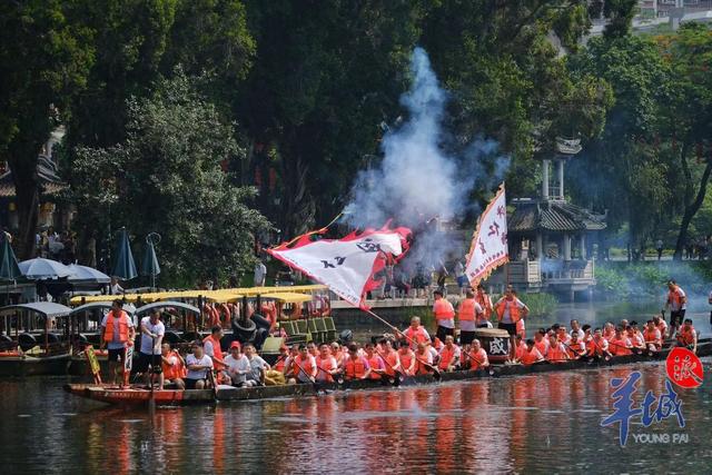 广州荔湾泮塘400多岁“老龙”起水，女子龙船队迎10周年