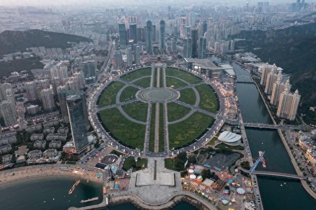 江苏美女去大连出差，被当地帅哥迷住了，扬言非要嫁他