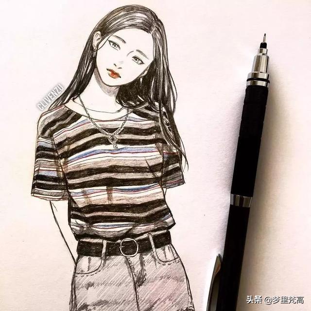 铅笔画的动漫素描少女，元气满满，每个人物都很有气质