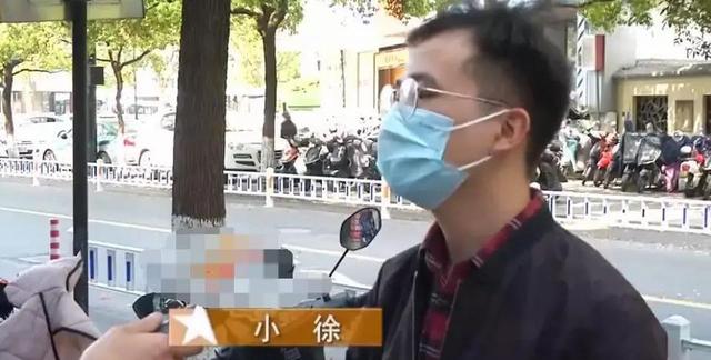 理发店的甜蜜陷阱：女技师让男子摸腿，男子兴奋充值12万后被拉黑