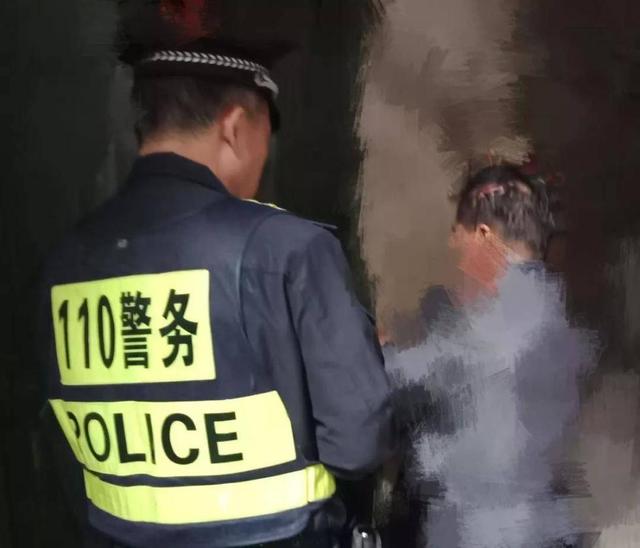 狗血！男子酒后突然摸前女友胸部被打至头破血流