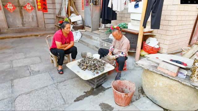 泉州丨神秘的三大渔女之蟳埔女，人人头上都戴花