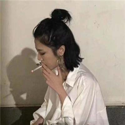 女生头像｜带帽子酷酷女生图片头像