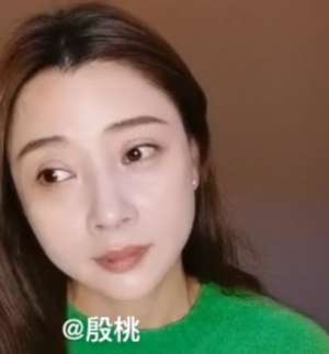 樱桃美女臀(殷桃直播生图曝光，皮肤白到发光脸如巴掌大，42岁仍像少女)