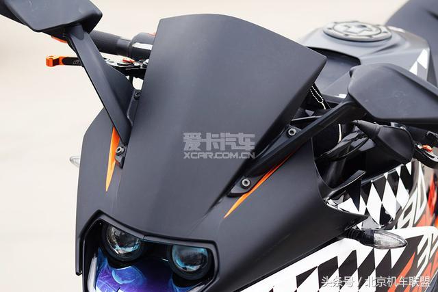 美女骑士“大橙子”和她的KTM RC390