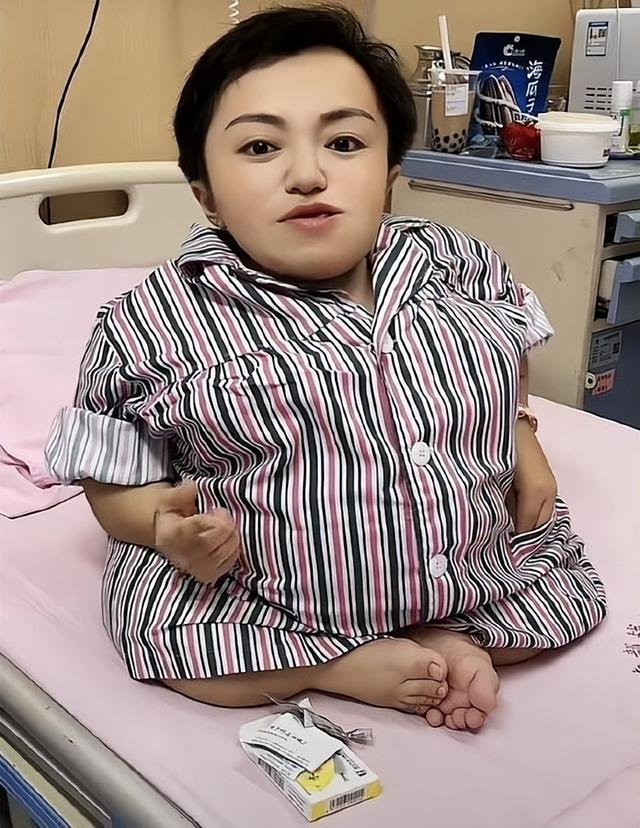 身价千万女总裁李喜梅：身高80厘米，两嫁180帅气老公,还冒死生娃