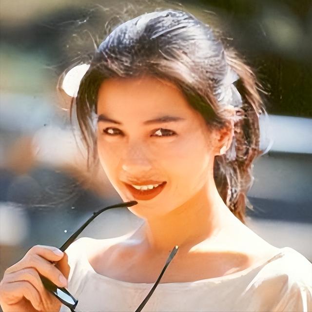 90年代香港四大绝色美女，霞玉芳红，每一位都惊为天人