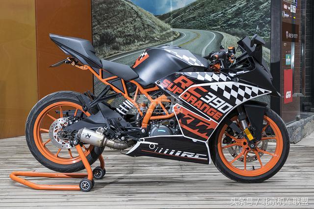 美女骑士“大橙子”和她的KTM RC390