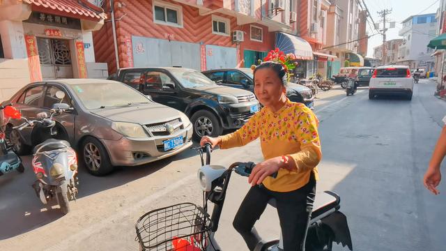 泉州丨神秘的三大渔女之蟳埔女，人人头上都戴花