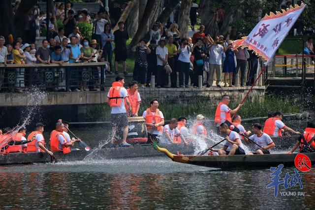 广州荔湾泮塘400多岁“老龙”起水，女子龙船队迎10周年