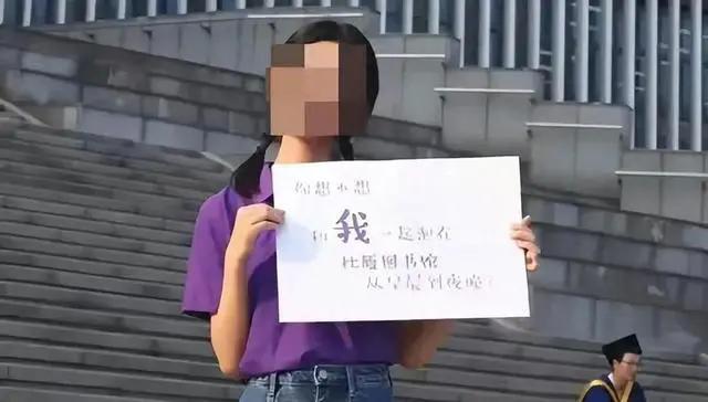 闹大了！高校女生军训热舞走光后续