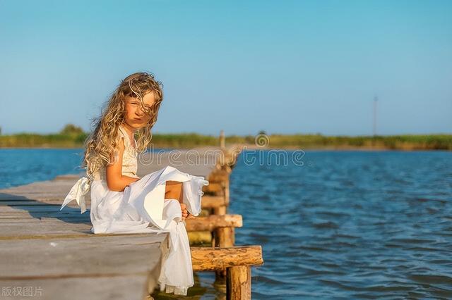 两位美女喝酒，都有八百个心眼子，揣着明白装糊涂！