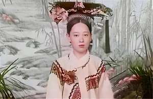 四个制服美女(1896年，“四格格”载抒珍贵留影，面对镜头，她一颦一笑令人着迷)