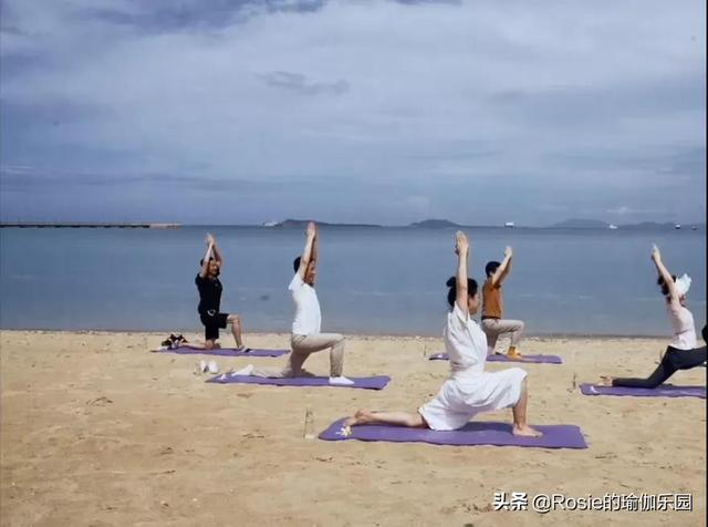 央视主持天团齐练瑜伽？睡前4min阴瑜伽，消肿、瘦腿、疗愈身心