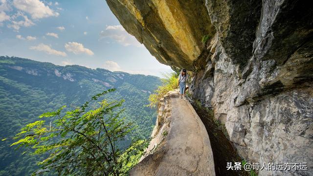 女汉子看了腿软！重庆网红“挂壁水渠”，实景绝了