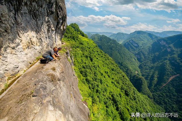 女汉子看了腿软！重庆网红“挂壁水渠”，实景绝了