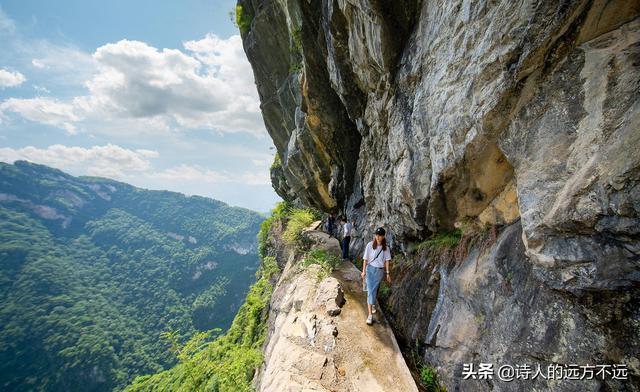 女汉子看了腿软！重庆网红“挂壁水渠”，实景绝了