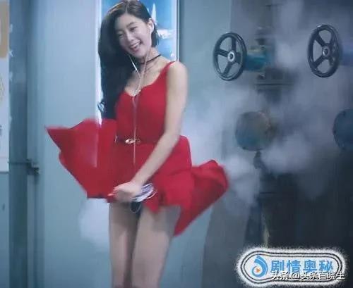 “亚洲第一美女”克拉拉的捂裙诱惑，起来了起来了，裙子