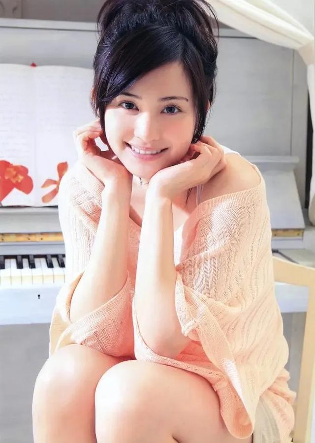 90后日本萌妹声优，美女亭亭玉立、小巧玲珑、写真！