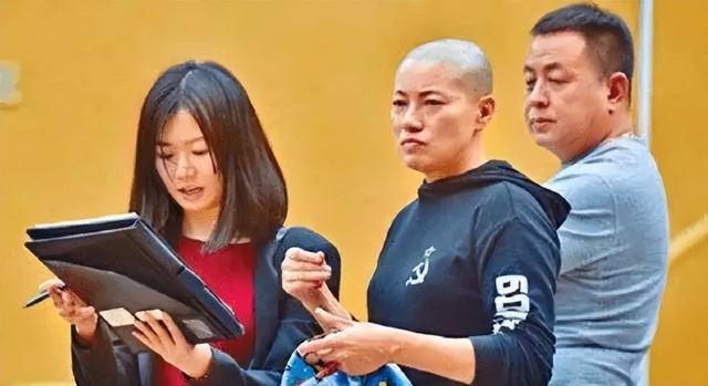 吉林美女村姑，到香港当尼姑，与两个和尚结婚，10年花掉4000万