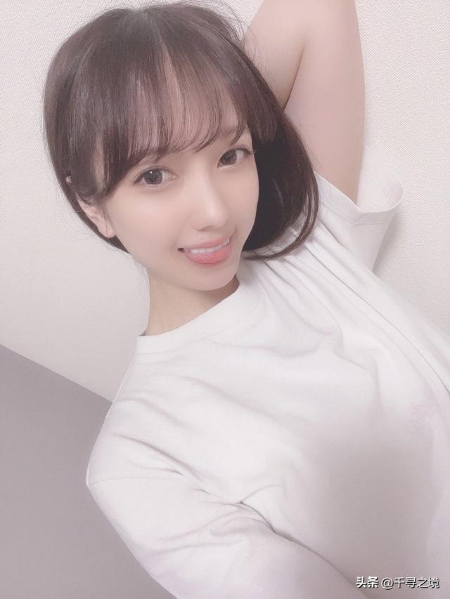 日本美女小凑四叶，人美身材好