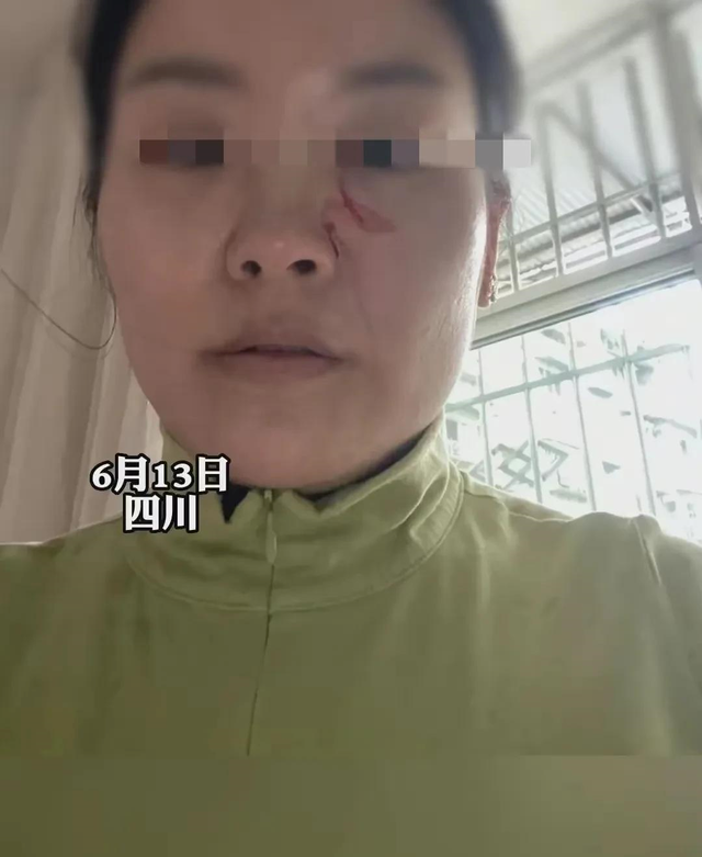 女人穿齐屁短裤出门，公公怒斥伤风败俗，儿媳回怼俩人使出龙爪手