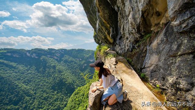 女汉子看了腿软！重庆网红“挂壁水渠”，实景绝了